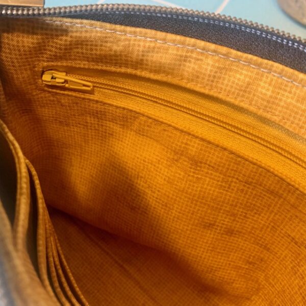 Neo Crossbody Bag - Image 4